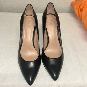 Size 7 black BCBG heels